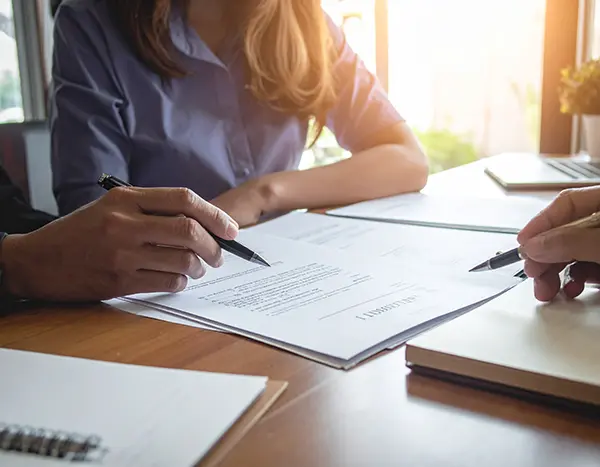 웨딩홀 계약 시 주의사항 | 보증인원·숨은 비용 체크, 후회없는 선택법 3 웨딩홀 식대와 대관료를 확인하는 커플