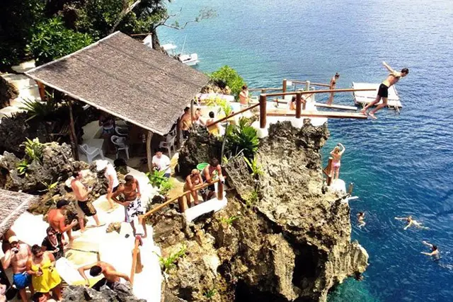 투어를 마치고 돌아오는 보트 위에서의 아름다운 선셋