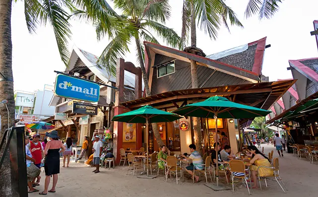 디몰 내 유명 맛집의 먹음직스러운 요리