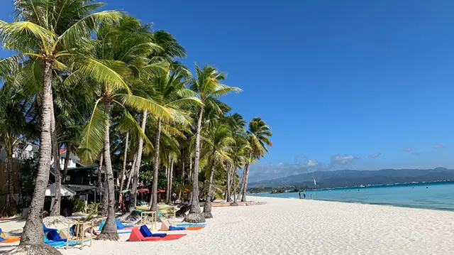 보라카이 입도를 위해 선착장에서 대기 중인 모습