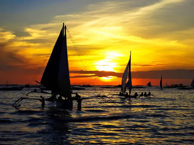 전통 돛단배 파라우 위에서 즐기는 항해