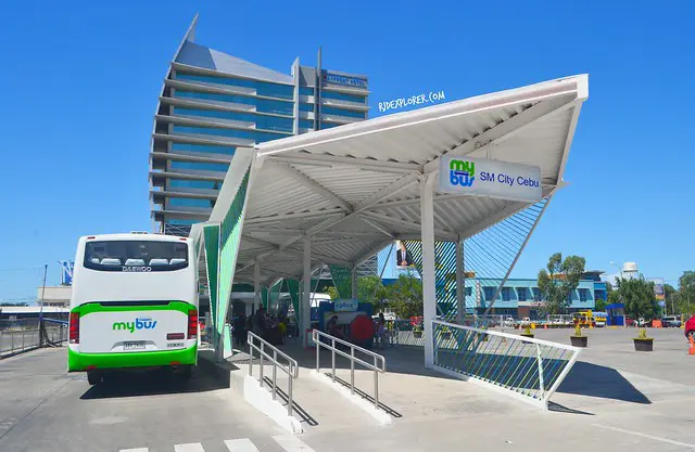 세부 시내에서 막탄까지, 그랩과 택시 요금 및 CCLEX 이용 방법 3 흰색 외관의 세부 시내 택시 모습