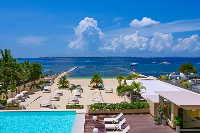 무벤픽 리조트의 수영장과 야경