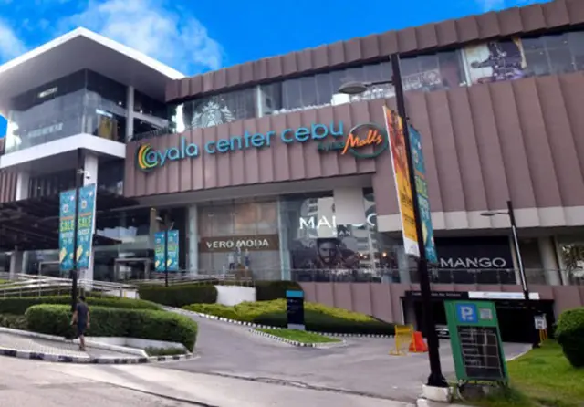 세부 쇼핑 리스트: SM몰과 아얄라몰에서 꼭 사야 할 것들 4 아얄라몰 테라스의 평화로운 정원 전경