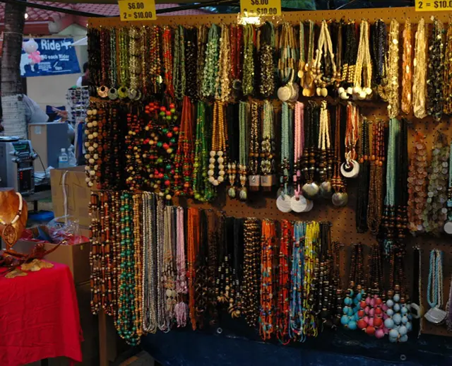 괌 차모로 야시장 축제 분위기 전경