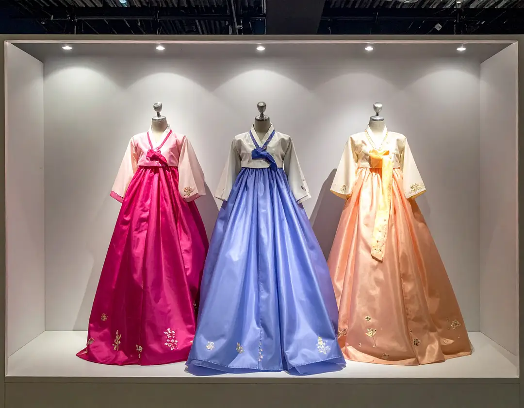 202604_36_korean_hanbok_exhibition_racks