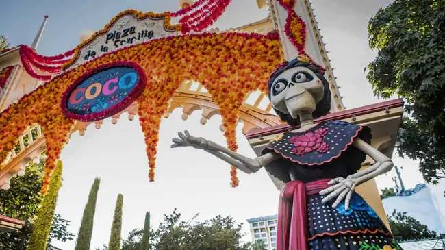 Crowd interaction near Disney California Adventure Park attractions