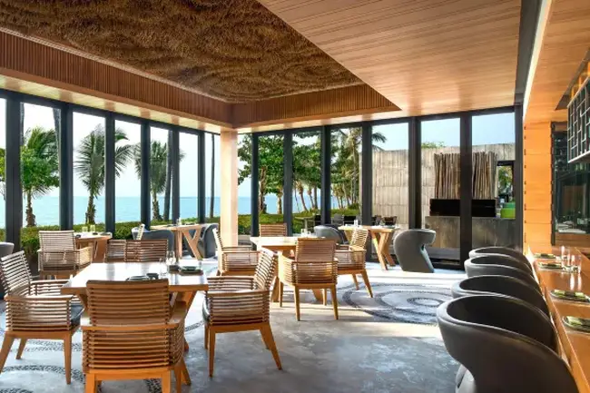 해 질 무렵 우바에서 즐기는 보랏빛 일몰