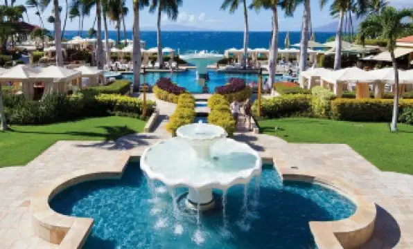 미쏘니 디자이너 카바나의 세련된 모습