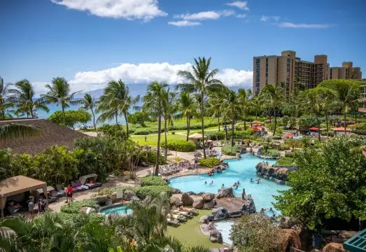 호쿨라니와 코네아 타워로 구성된 호누아 카이 리조트 정경