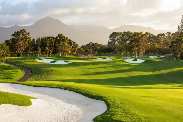 비현실적인 녹색 산맥 발리 하이의 장엄한 모습