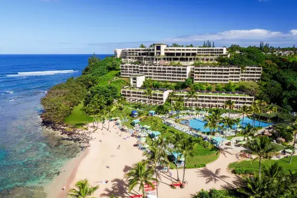 프린스빌 절벽 끝에 우뚝 솟은 리조트 단지 드론 샷