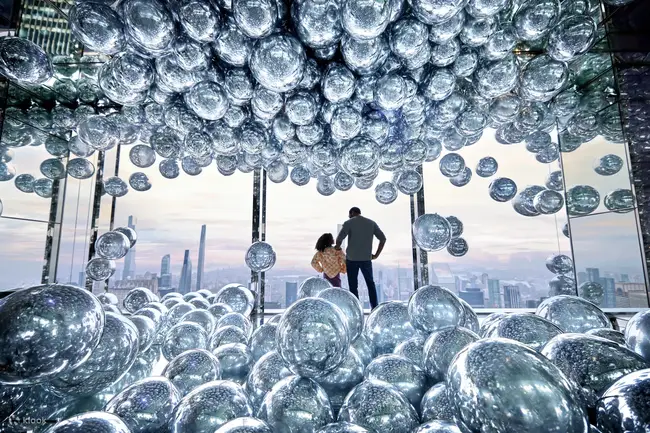 Exhibition of Kenzo Digital's cloud art at Summit
