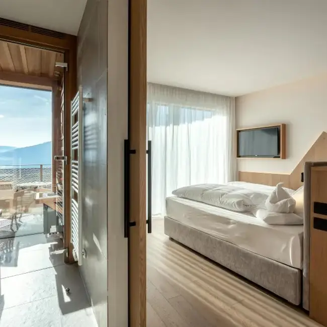 인피니티 풀에서 즐기는 로맨틱한 샴페인 데이트