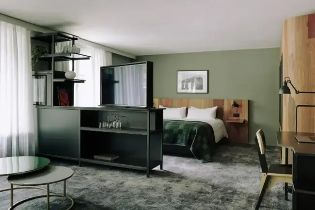 눈 덮인 아델보덴 마을의 환상적인 야경