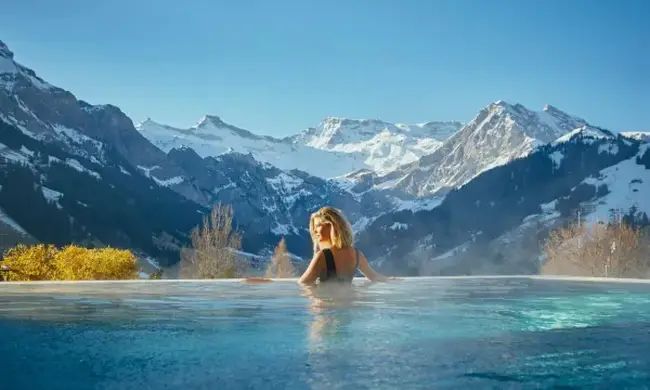 아델보덴 마을과 이어지는 호텔 진입로