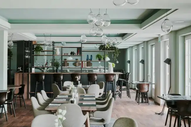 설산을 마주하며 즐기는 야외 온천