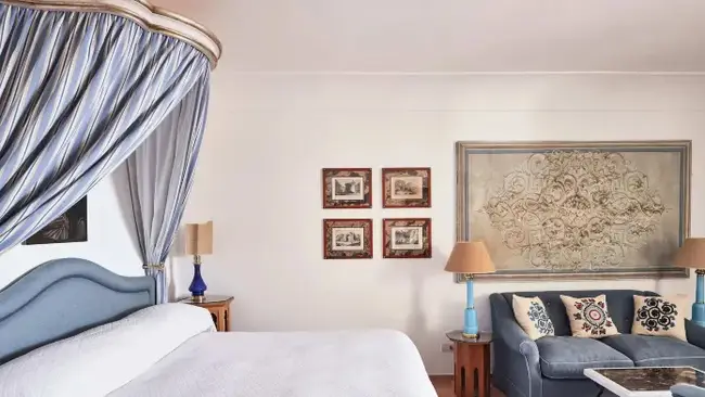 르 시레누세 외관과 포지타노 전경