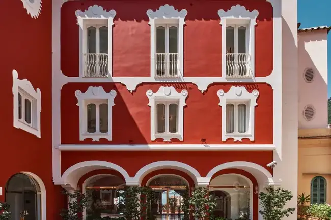 르 시레누세 야경과 포지타노 전망