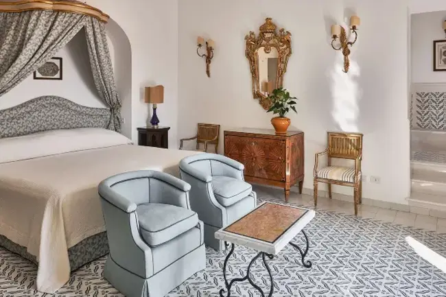 르 시레누세 입구와 테라스