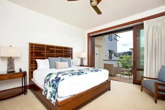 리조트 내 다층 구조의 메인 인피니티 풀