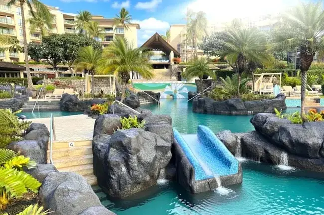 초대형 레지던스 객실의 거실과 주방