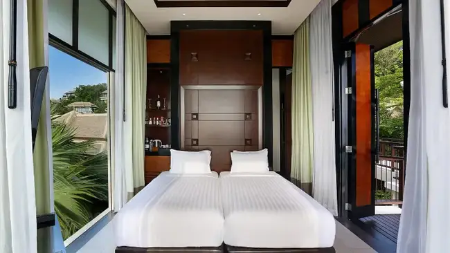 라마이 베이 절벽에 위치한 반얀트리 코사무이 전경