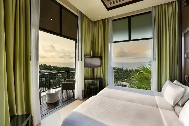 리조트 전용 프라이빗 비치와 에메랄드빛 바다