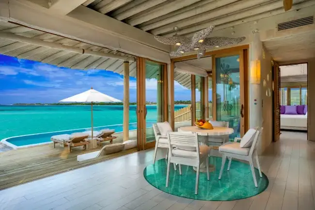 소네바 자니 리조트의 상징적인 워터 리트릿 전경