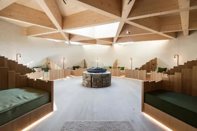 설산으로 뒤덮인 휴베르투스의 겨울 야경