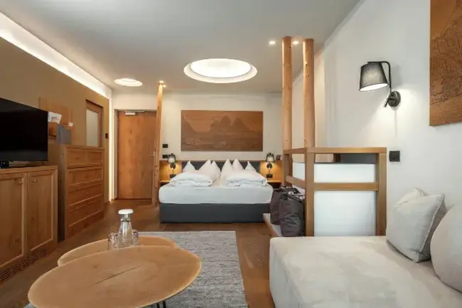 수영장에서 바라본 발다오라 계곡