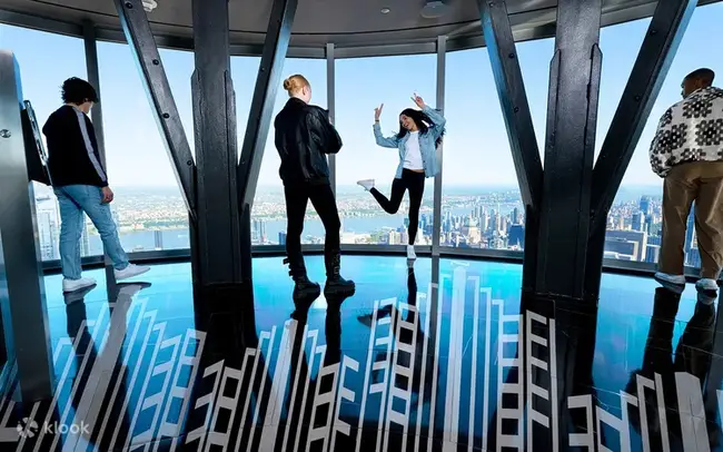 Koreatown 32nd Street sign and busy Manhattan neighborhood