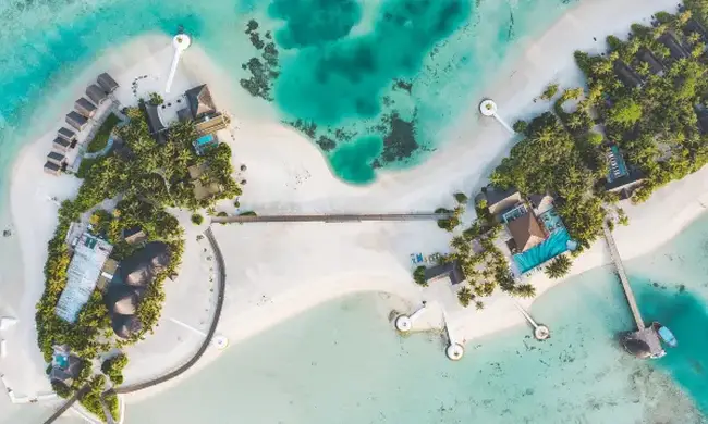 윈드 풀빌라의 통창 너머 인도양 뷰