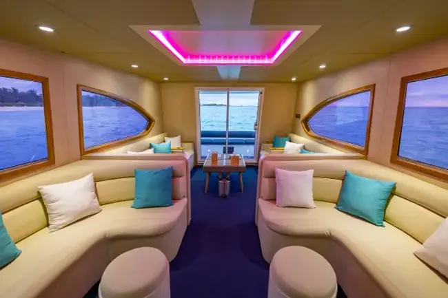 올인클루시브로 제공되는 고품격 샴페인 서비스