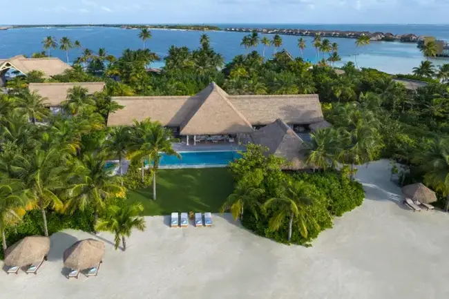 개인 빌라 테라스에 마련된 휴식 공간