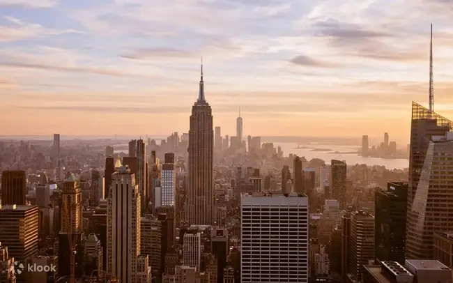 Panoramic 360-degree view from the 70th-floor open deck