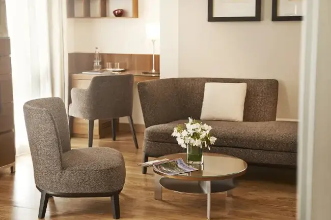 벨베데레 주변의 평화로운 산책로