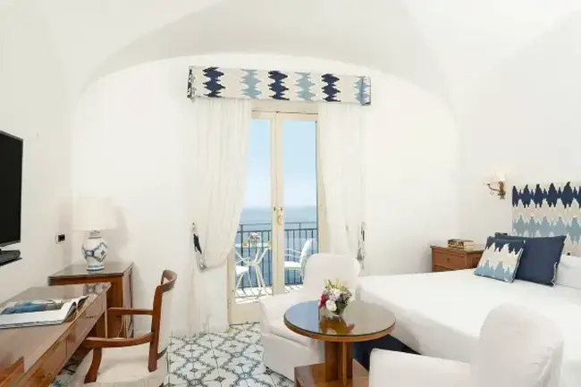 호텔 산타 카테리나 진입로와 정원